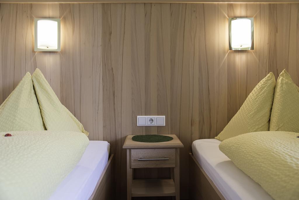 Gasthof Brentwirt Guest House Leogang Room photo