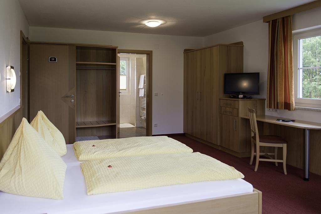 Gasthof Brentwirt Guest House Leogang Room photo