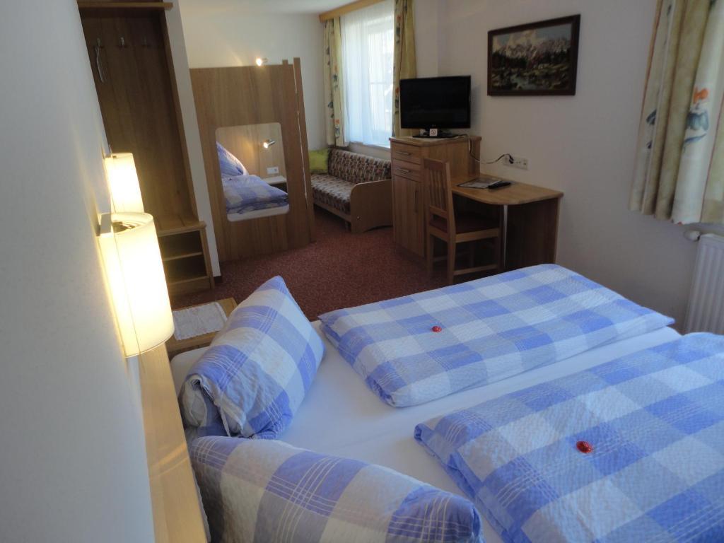Gasthof Brentwirt Guest House Leogang Room photo