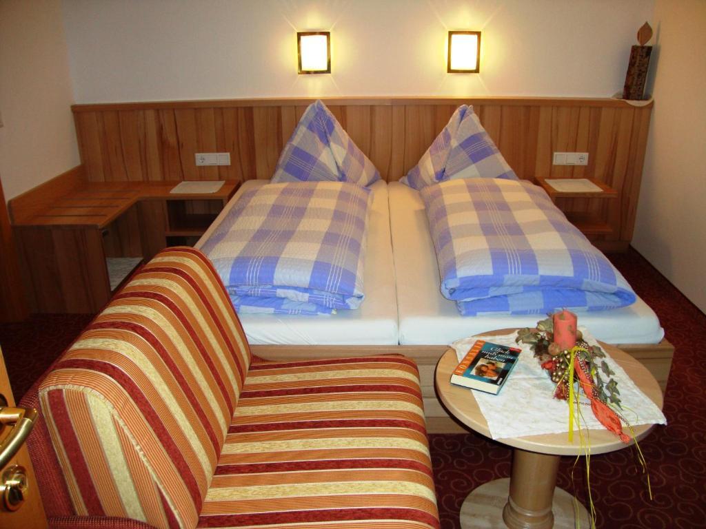 Gasthof Brentwirt Guest House Leogang Room photo