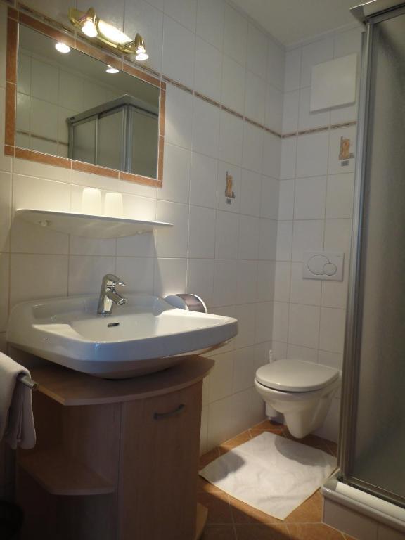Gasthof Brentwirt Guest House Leogang Room photo