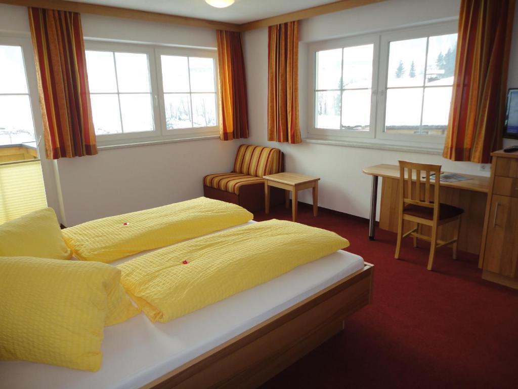 Gasthof Brentwirt Guest House Leogang Room photo